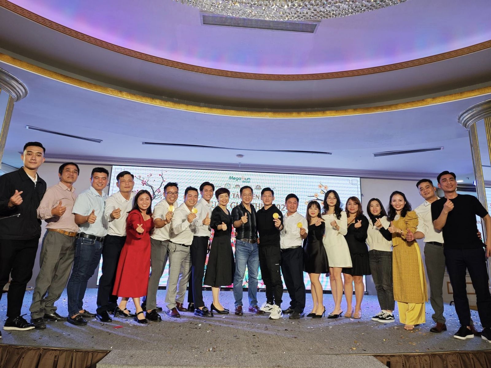 year-end-party-2024-chay-het-minh-cung-gia-toc-megasun-group-118